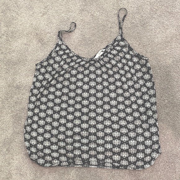 Lotus flower patterned tank - Picture 1 of 3